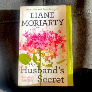 The Husband’s Secret by Liane Moriarity